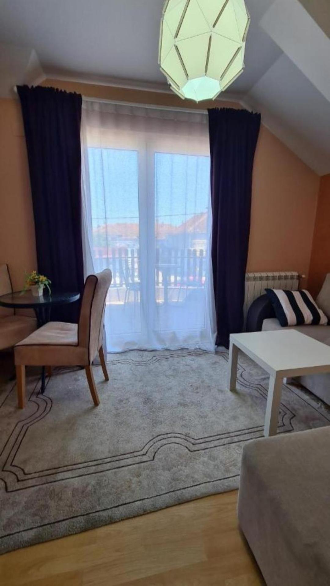 Lux Apartments With Pool Dex Zemun Polje エクステリア 写真